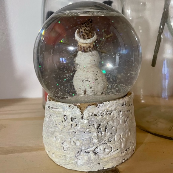 Snow man snow globe ☃️ - Picture 2 of 2